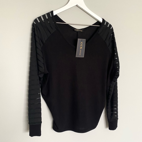 NWT Women’s Black Sheer-Stripe Sleeve V-Neck Top - Picture 2 of 7